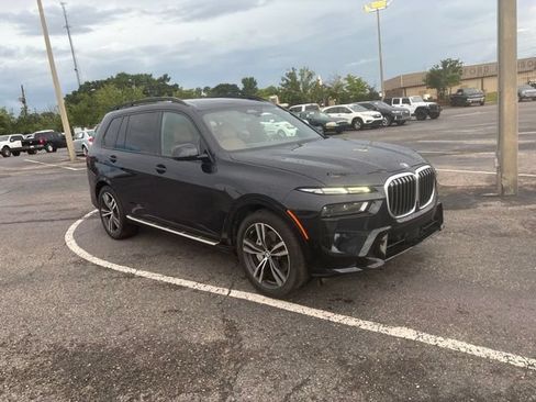 Used 2023 BMW X7 xDrive40i w/ M Sport Package AWD/4WD image 1