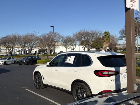 Used 2023 BMW X5 xDrive40i w/ Premium Package image 7