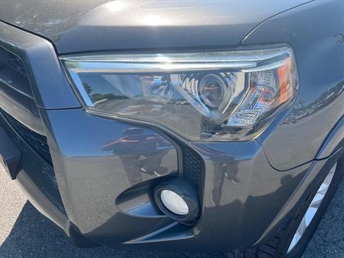 Used 2017 Toyota 4Runner SR5 AWD/4WD image 9