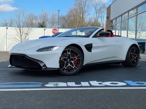 Used 2021 Aston Martin V8 Vantage Roadster image 38