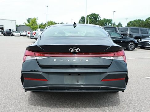Used 2024 Hyundai Elantra SEL FWD image 4