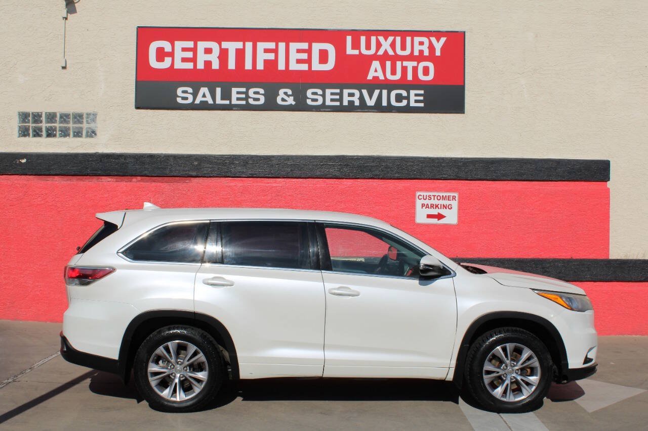 Used 2015 Toyota Highlander Plus AWD/4WD image 2