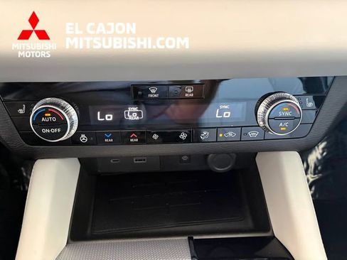 Used 2025 Mitsubishi Outlander SEL AWD/4WD image 17