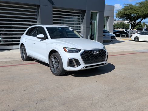 Certified 2024 Audi Q5 e Premium Plus w/ Premium Plus Package AWD/4WD image 2