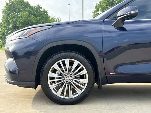 New 2026 Toyota Highlander Platinum AWD/4WD image 5