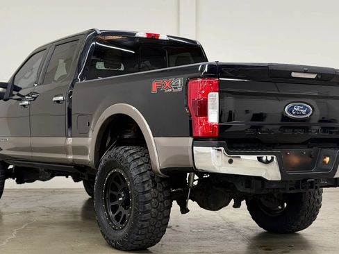 Used 2019 Ford F250 Lariat w/ Chrome Package AWD/4WD image 9