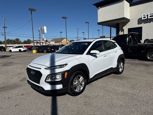 Used 2021 Hyundai Kona SE image 2