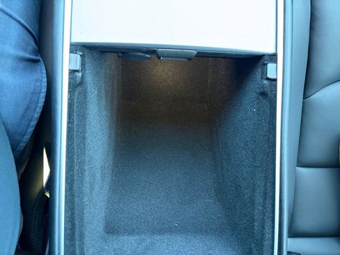 Used 2024 Tesla Model Y Long Range image 9