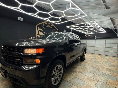 Used 2022 Chevrolet Silverado 1500 Custom image 3