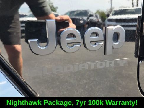 Used 2025 Jeep Gladiator Mojave AWD/4WD image 12