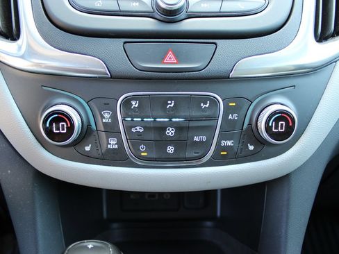 Used 2019 Chevrolet Equinox LT AWD/4WD image 22