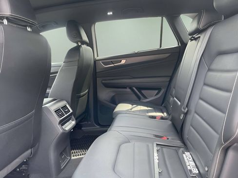 Used 2024 Volkswagen Atlas Cross Sport SEL AWD/4WD image 19