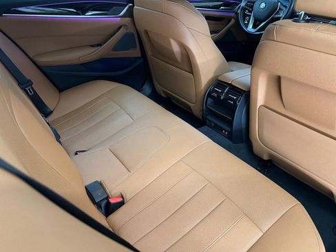 Used 2023 BMW 530e w/ Premium Package image 31