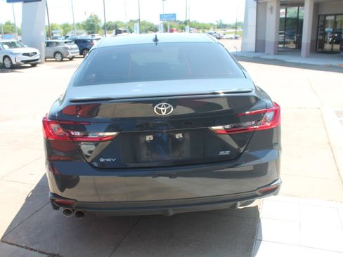 Used 2025 Toyota Camry SE image 5