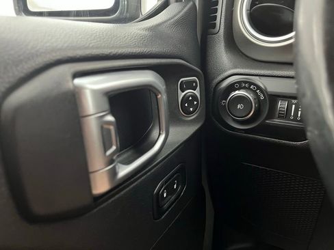 Used 2018 Jeep Wrangler Unlimited Sahara image 28