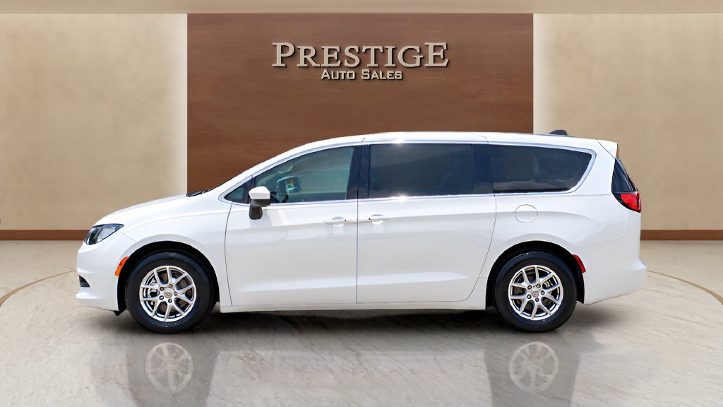 Used 2023 Chrysler Voyager LX FWD image 13