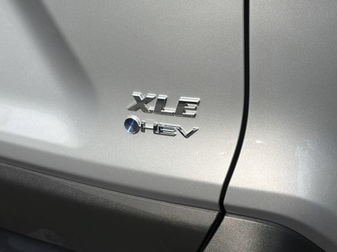 Used 2025 Toyota RAV4 XLE AWD/4WD image 5