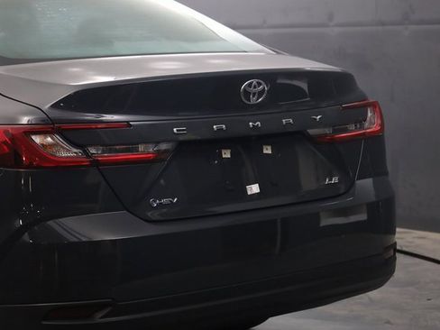 Used 2025 Toyota Camry LE image 7