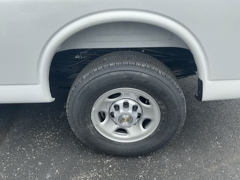 New 2026 Chevrolet Express 3500 Extended RWD image 8