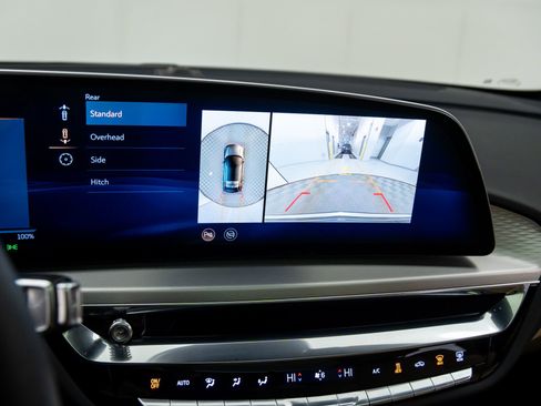 Used 2025 Cadillac Lyriq Luxury image 34