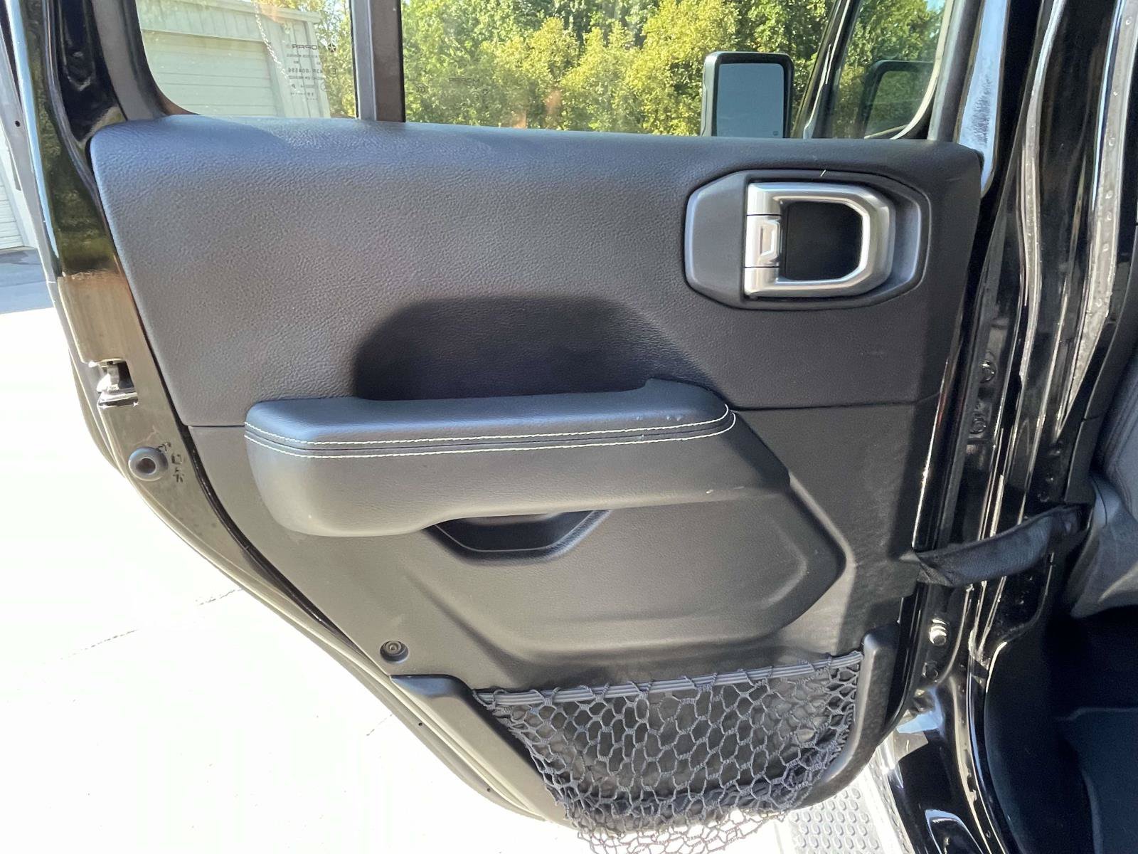 Used 2020 Jeep Wrangler Unlimited Sahara AWD/4WD image 15