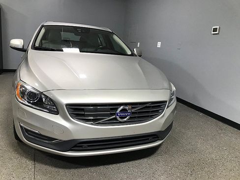 Used 2017 Volvo V60 T5 Platinum FWD image 8