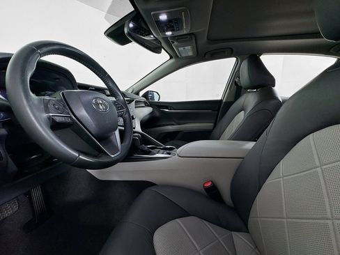 Used 2019 Toyota Camry XLE image 21