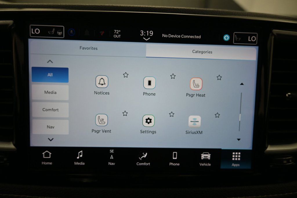 Used 2025 Chrysler Pacifica Limited FWD image 12