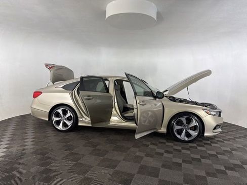 Used 2020 Honda Accord Touring image 16