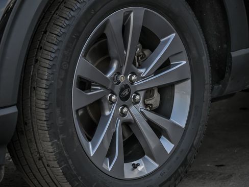 Used 2023 Ford Explorer XLT w/ Equipment Group 202A image 4