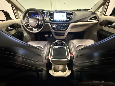 Used 2024 Chrysler Pacifica Touring-L image 74