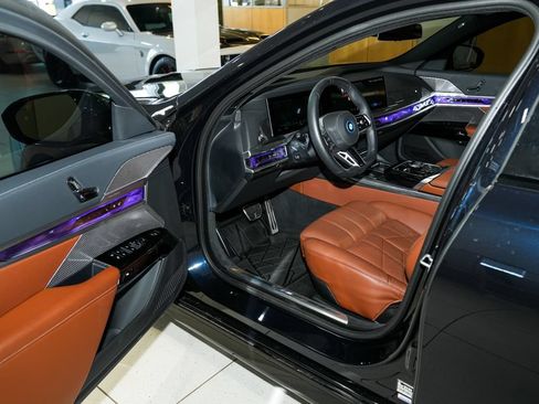 Used 2025 BMW i7 xDrive60 AWD/4WD image 33