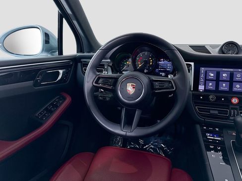 Used 2025 Porsche Macan image 25