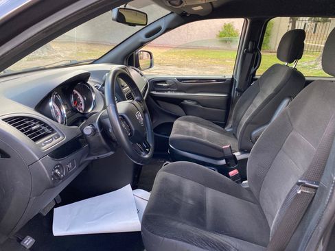 Used 2018 Dodge Grand Caravan SE FWD image 33