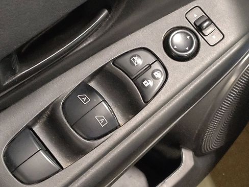 Used 2021 Nissan Kicks S FWD image 27