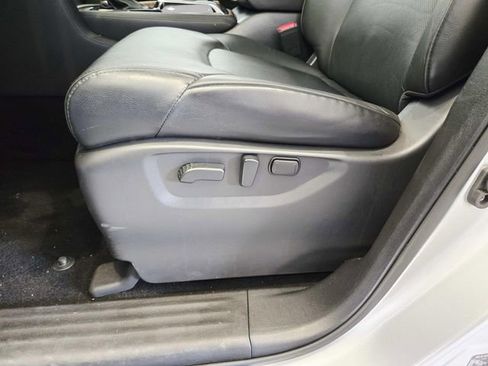 Used 2024 Nissan Armada SL w/ Captain's Chairs Package image 38