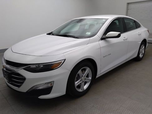 Used 2025 Chevrolet Malibu LS FWD image 2