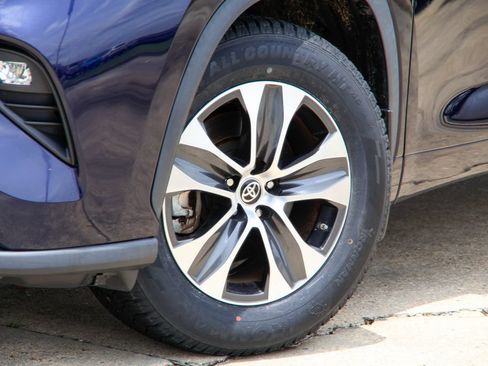 Used 2023 Toyota Highlander XLE FWD image 30