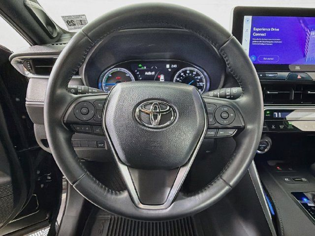 Used 2024 Toyota Venza XLE AWD/4WD image 16