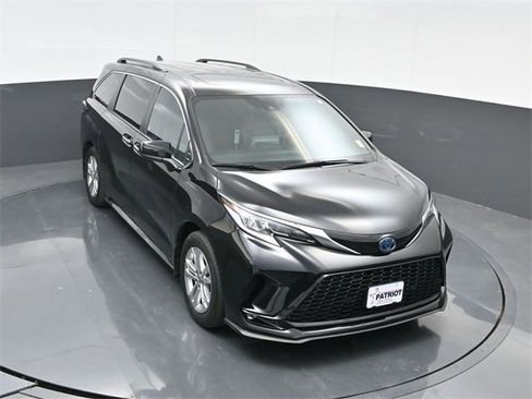Used 2022 Toyota Sienna XSE image 51
