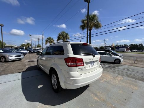 Used 2018 Dodge Journey SE w/ Connectivity Group FWD image 4