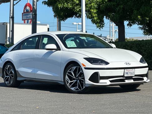 Used 2024 Hyundai Ioniq 6 SEL RWD image 2