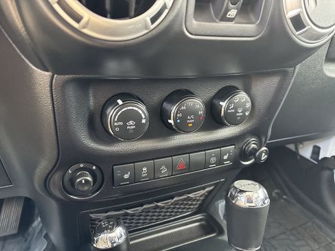 Used 2016 Jeep Wrangler Unlimited Rubicon AWD/4WD image 20