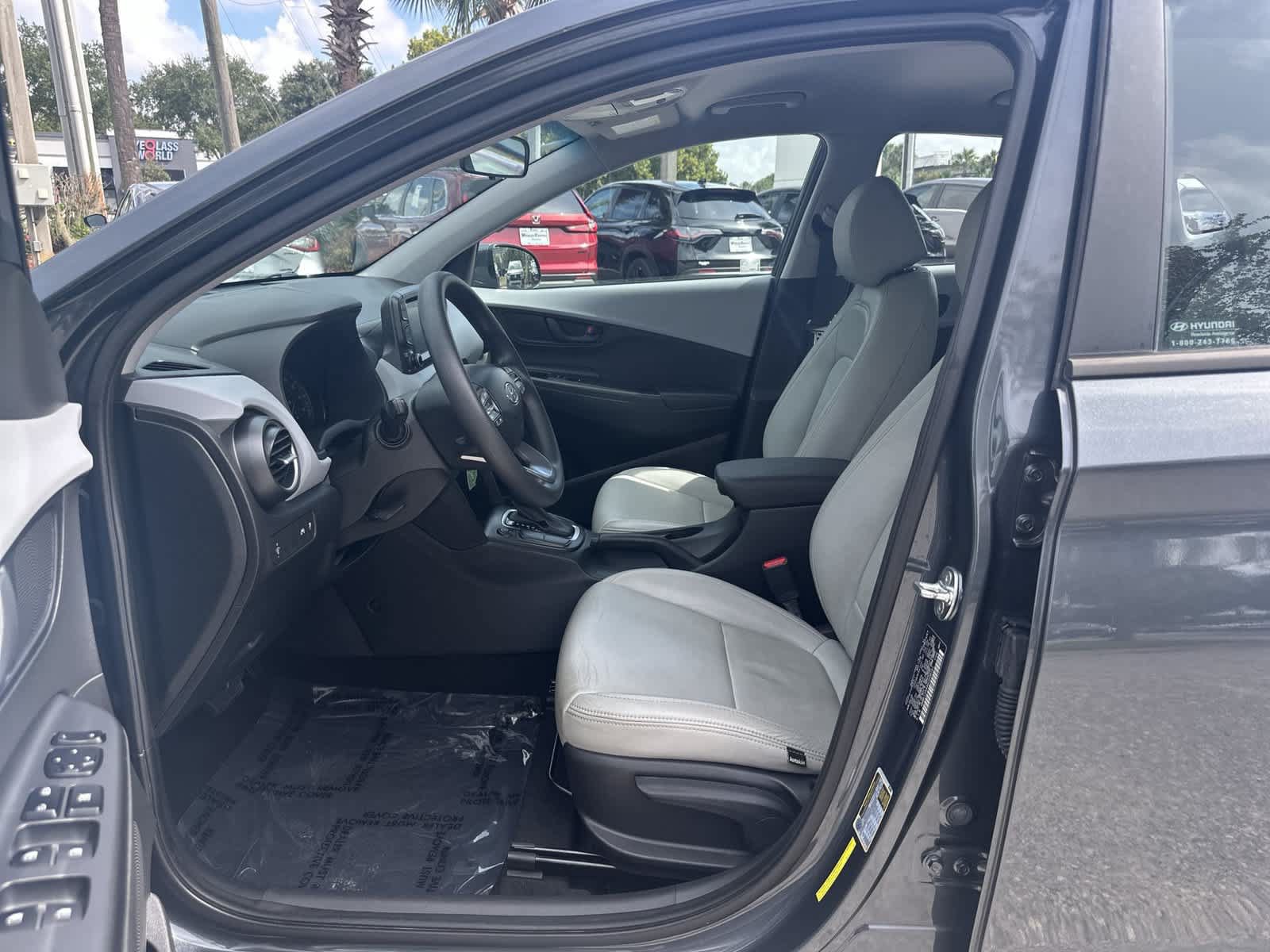Used 2019 Hyundai Kona SE FWD image 2