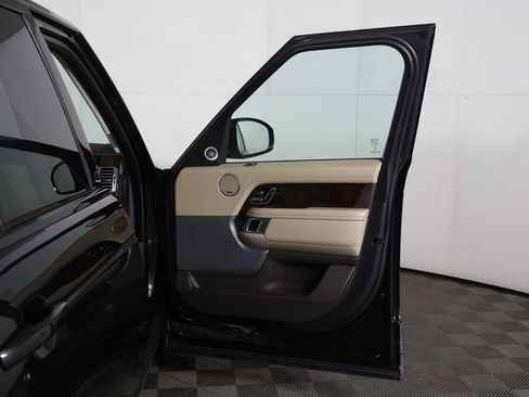 Used 2020 Land Rover Range Rover HSE image 25