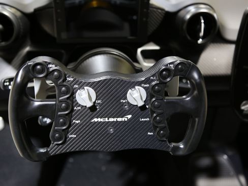 Used 2020 McLaren Senna image 18