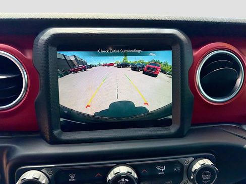 Used 2022 Jeep Wrangler Unlimited Rubicon w/ Dual Top Group AWD/4WD image 31