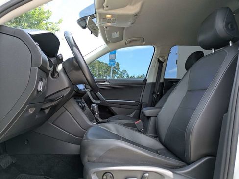 Used 2019 Volkswagen Tiguan SE FWD image 2