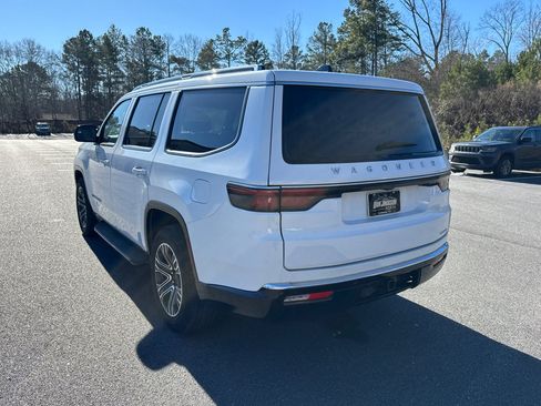 Used 2024 Jeep Wagoneer Series II w/ Flexible Seating Group image 7