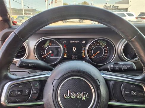 Used 2018 Jeep Wrangler Unlimited Sahara w/ Dual Top Group image 21